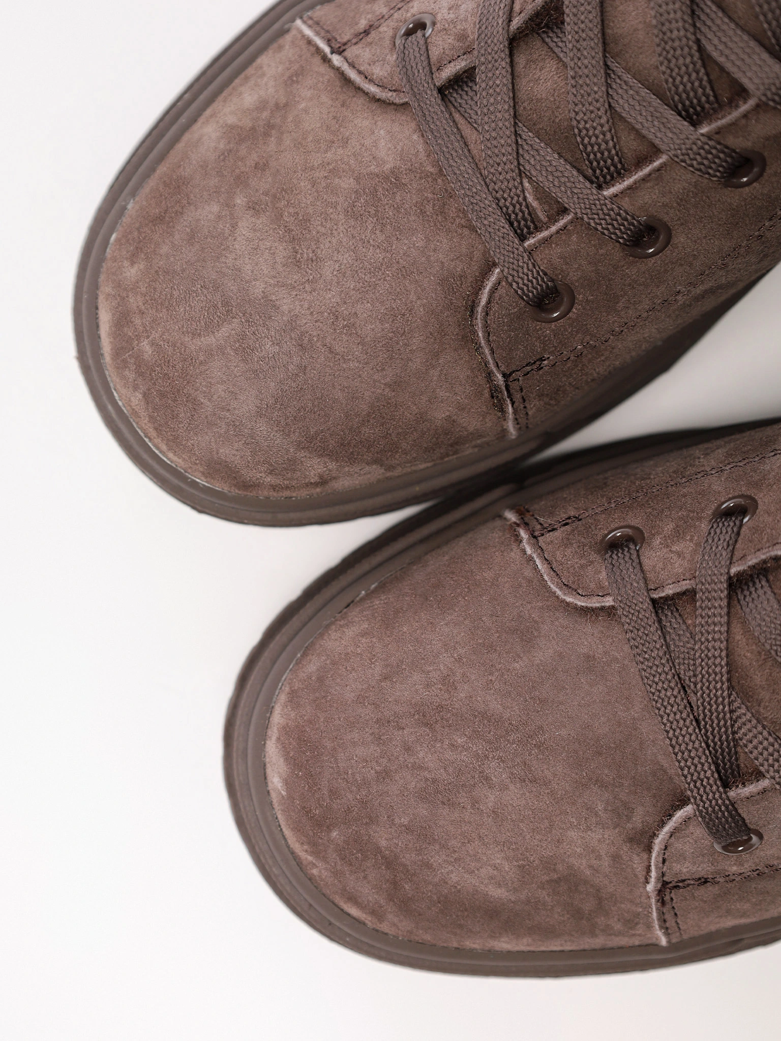 Ботинки коричневого цвета на средней платформе